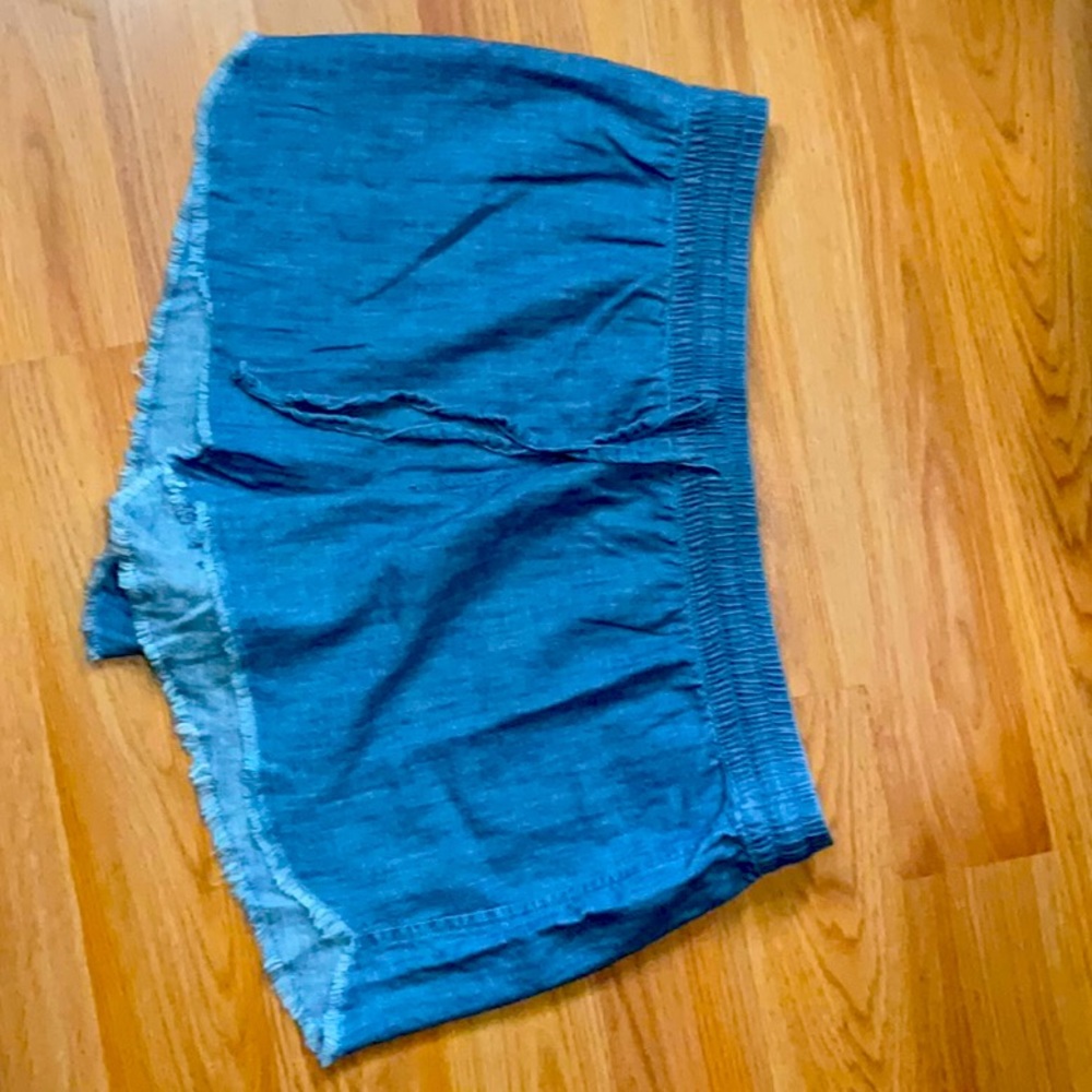 Im selling blue shorts for women made  form gap.